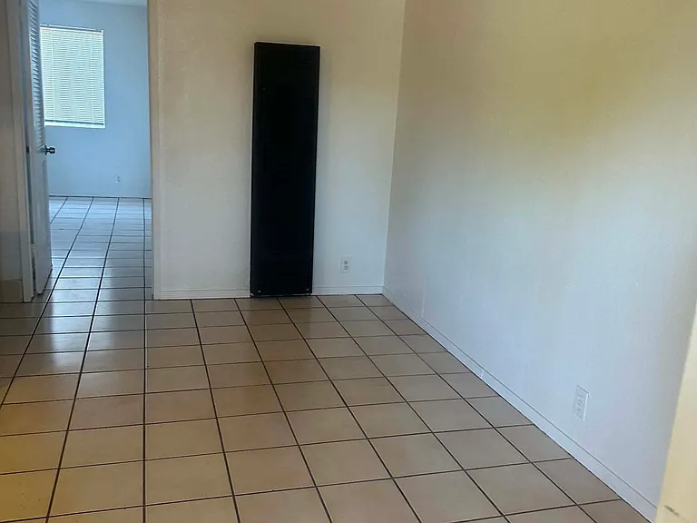 915 N San Joaquin St #8 — Photo 10