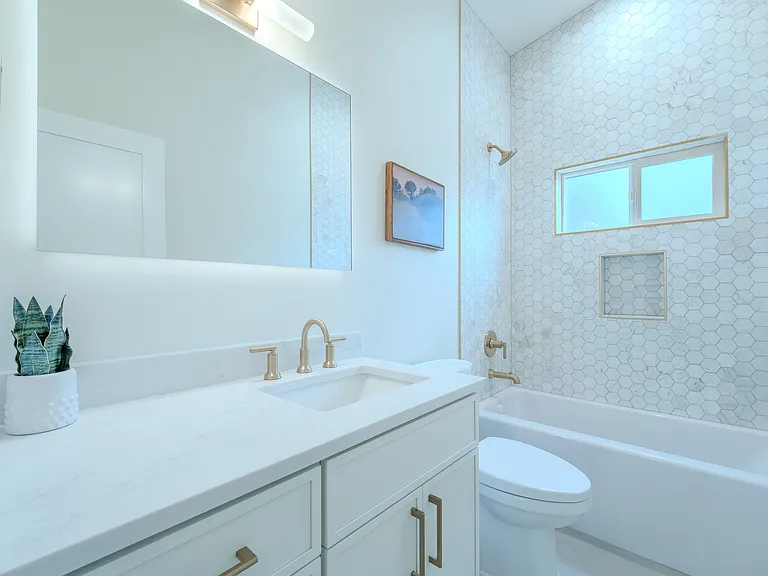 515 NE 123rd St — Photo 11