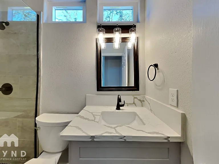 1421 W Maplewood St — Photo 16