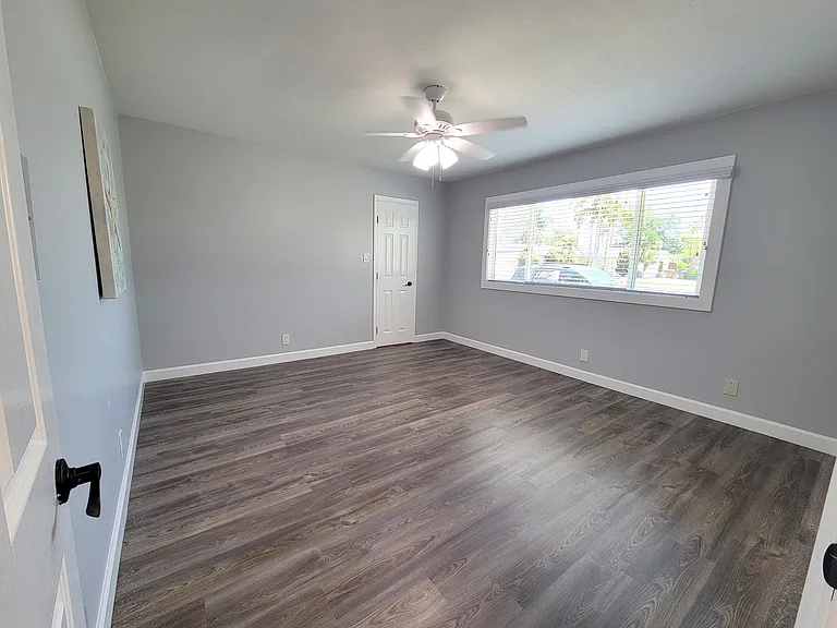 Marquis Apartments — Photo 24