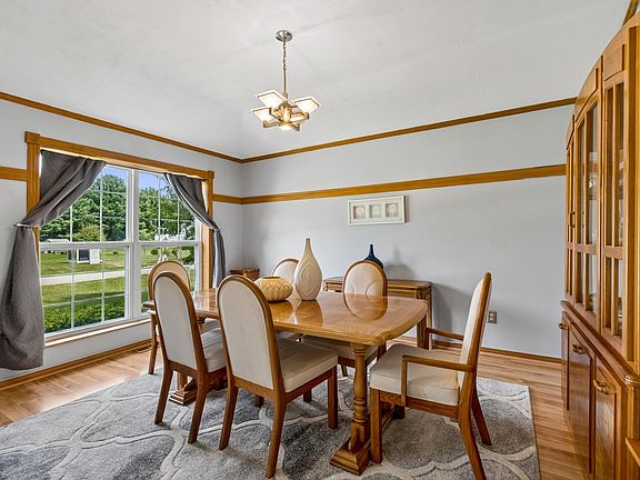 3rd image of 507 Benedict Dr SW