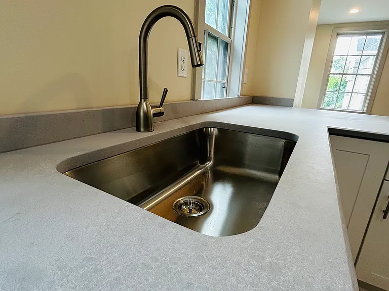 50 King St #3 — Photo 10