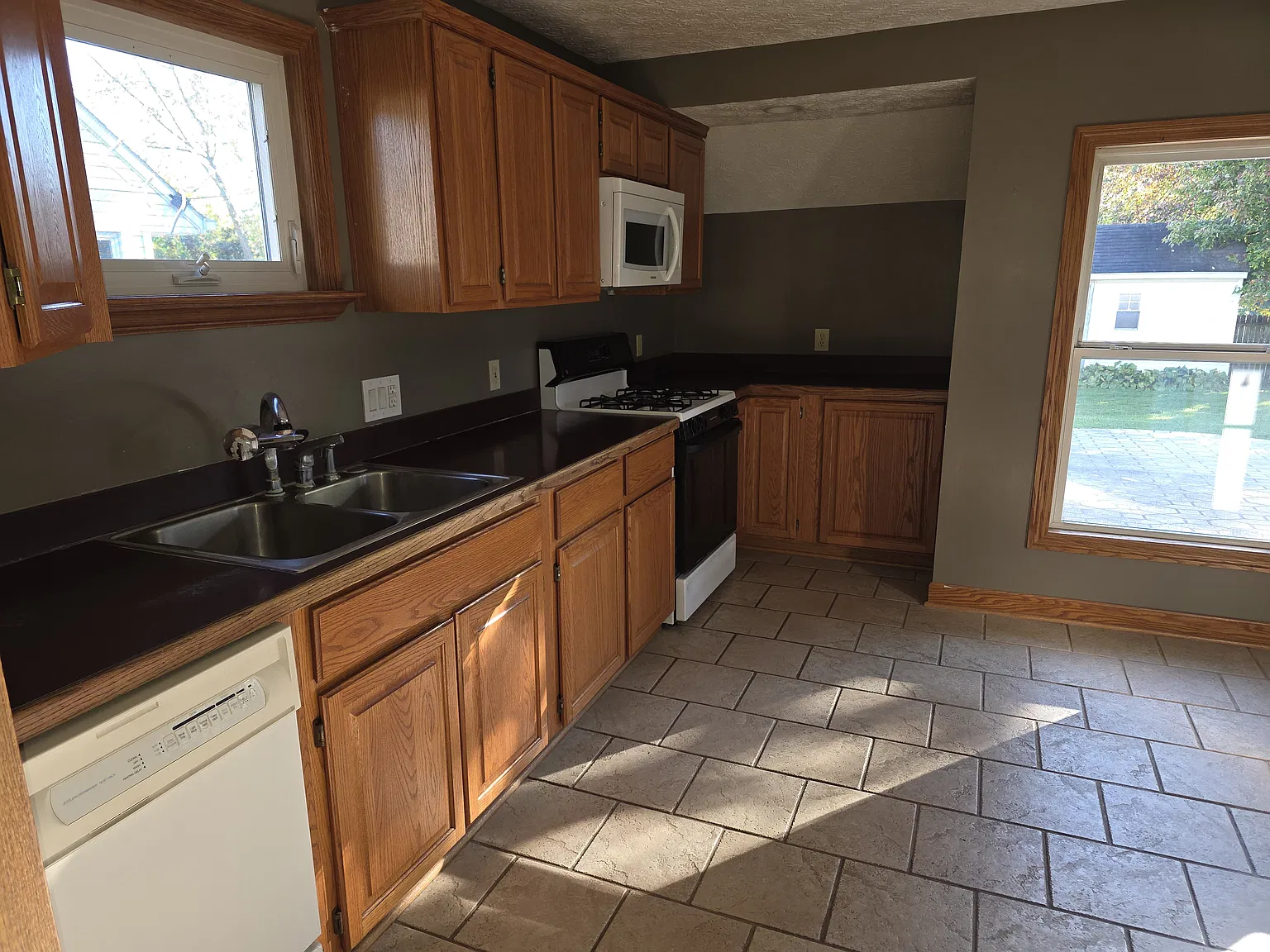 3 bed, 1190 sqft, $1,675 — Photo 4