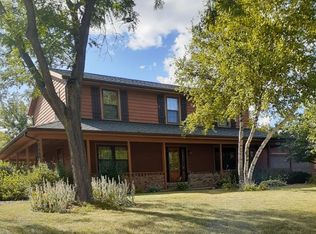 1387 Oakwood Ct, Oshkosh, WI 54904