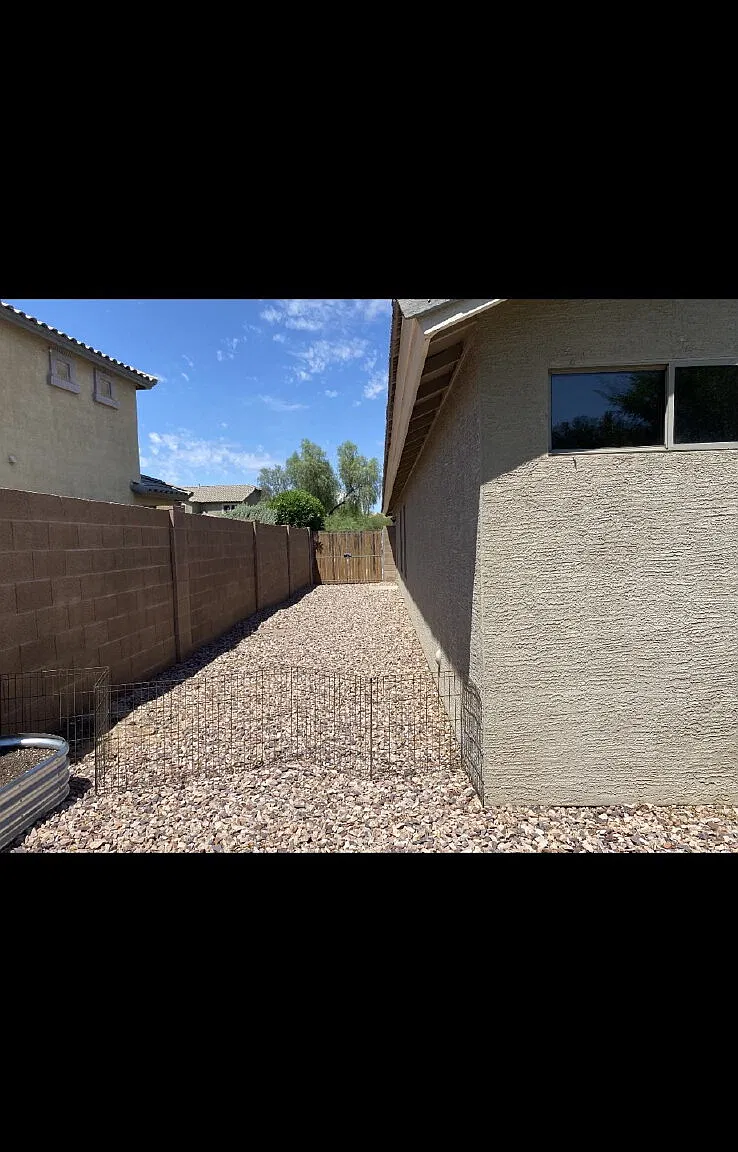 4 bed, 2.0 bath, 2306 sqft, $2,300 — Photo 2