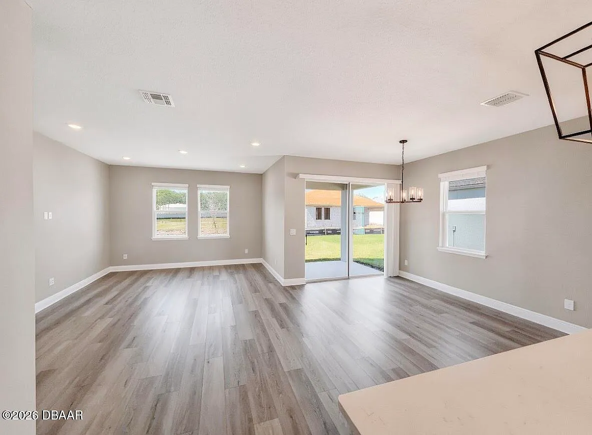 4 bed, 2.0 bath, 1940 sqft, $2,600 — Photo 4
