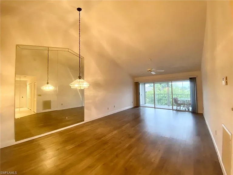 1427 SW 47th Ter #202 — Photo 7