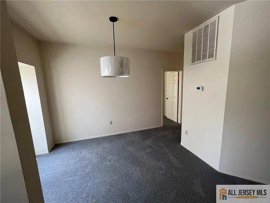 Building Photo - 1 Melborn Dr #1C