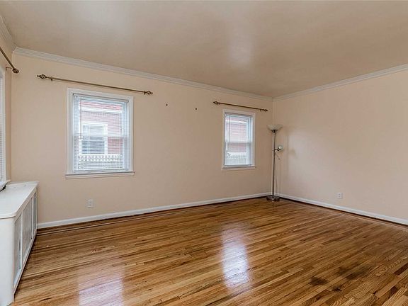 3rd image of 87 Locustwood Blvd