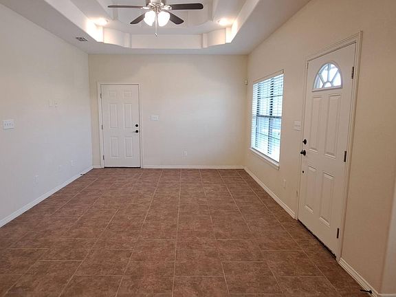 3rd image of 305 W Nettie Ave