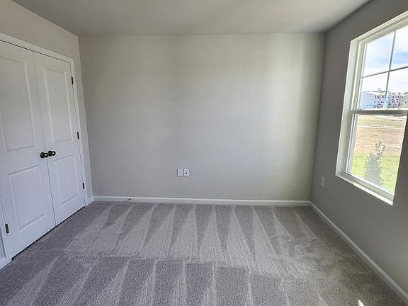 5th image of 2431 Kasota Ln