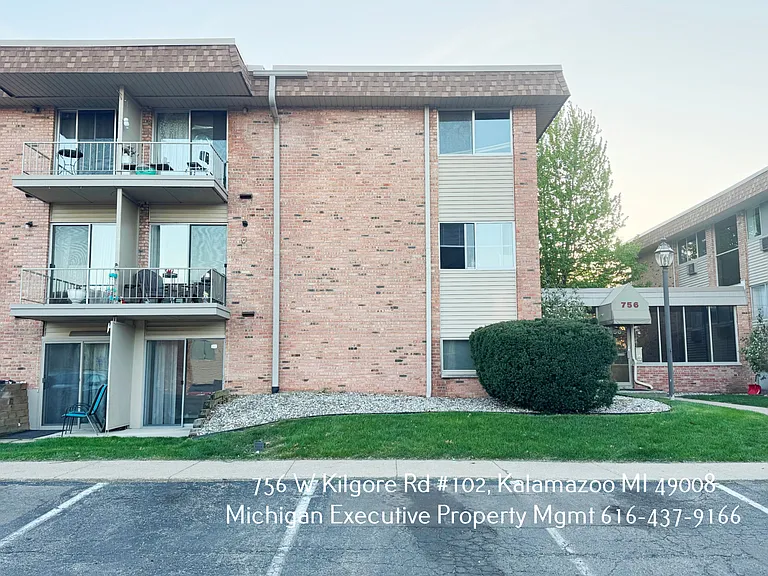 756 W Kilgore Rd #102 — Photo 18