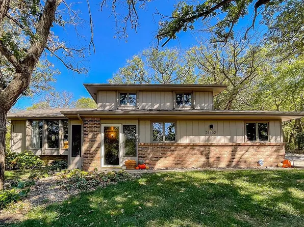 21402 Ash Cir, Gretna, NE 68028