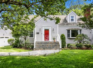 38 Beechwood Rd, Hartsdale, NY 10530