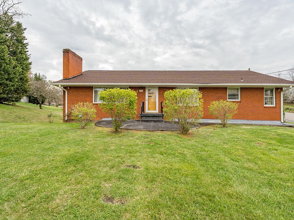 1st image of 700 E Mountcastle Dr