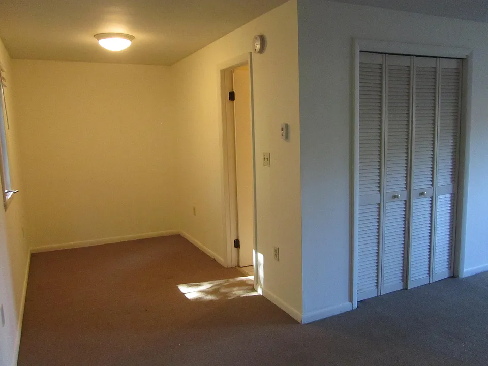 bedroom alcove