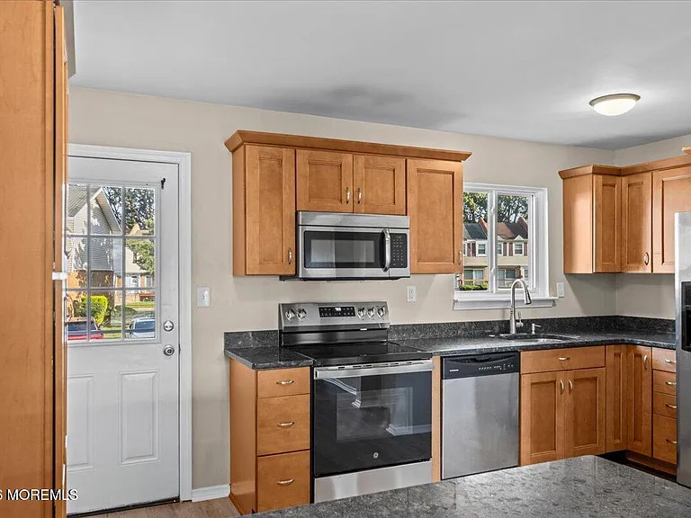 8 Primrose Ln — Photo 4