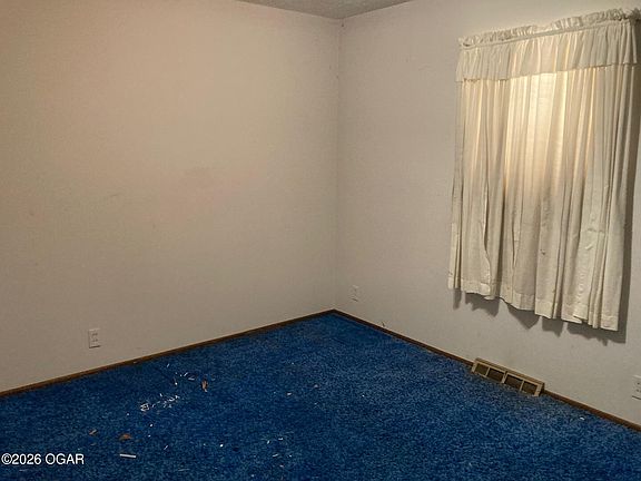 5th image of 2829 Kansas Ave
