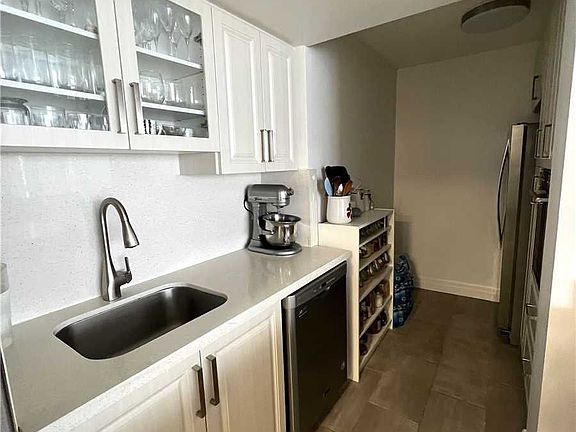 5th image of 1333 Bloor St Suite 1018