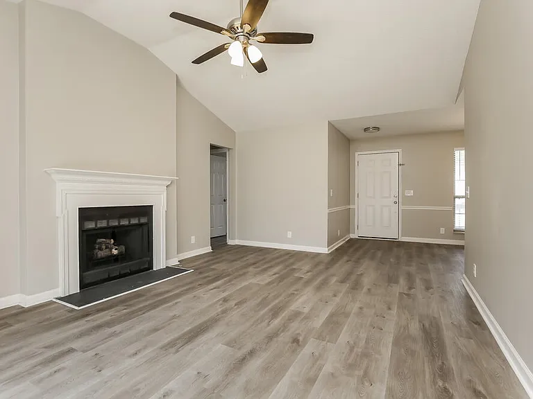 404 Sorensen Way — Photo 3