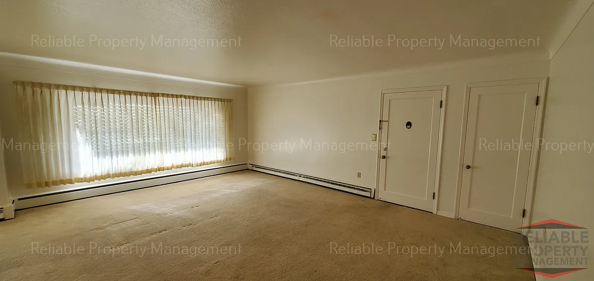Building Photo - 395 Maple St #3