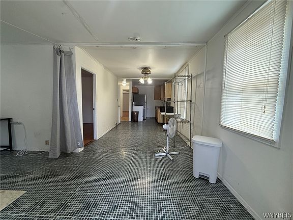 5th image of 367 University Ave