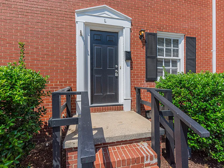 200 Greenbriar Rd — Photo 15