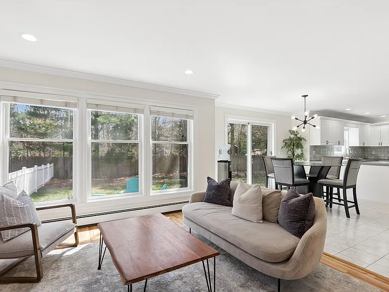 50 Wooded Oak Ln — Photo 8
