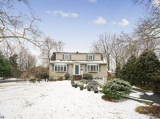 16 Keyes St, Florham Park, NJ 07932