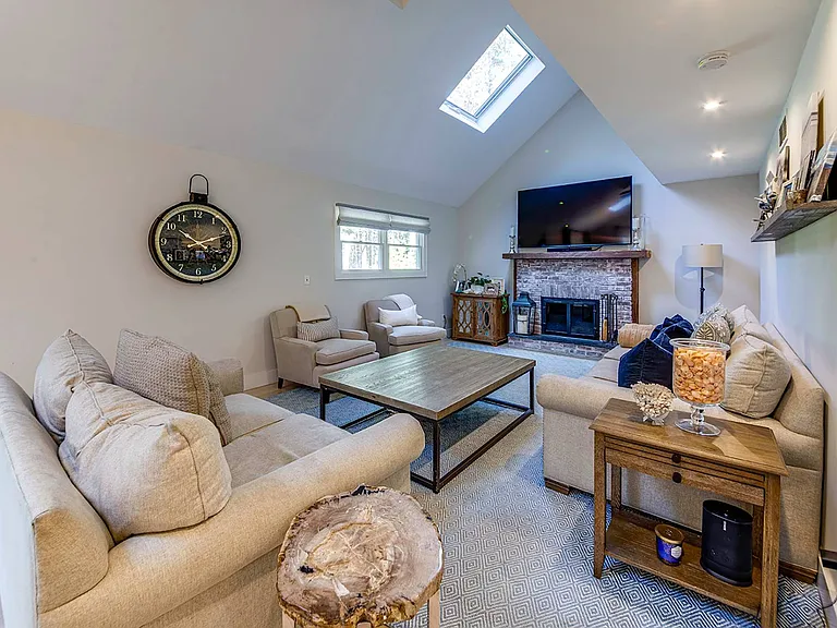 10 Villa Ave — Photo 8