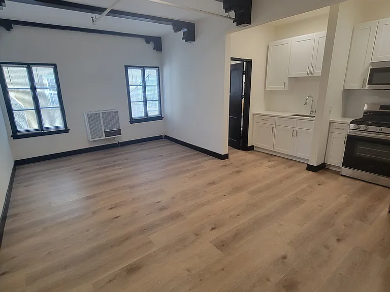 4151 3rd Ave #3 — Photo 2