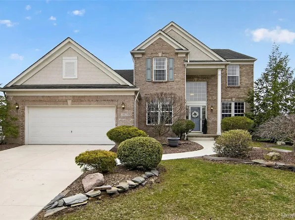 24623 Summer Ln, Flat Rock, MI 48134