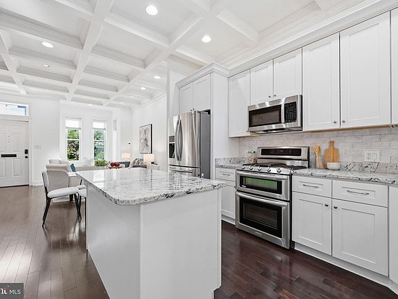 5th image of 524 7th St NE