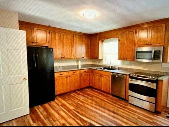 5th image of 655 Ridgemont Rd