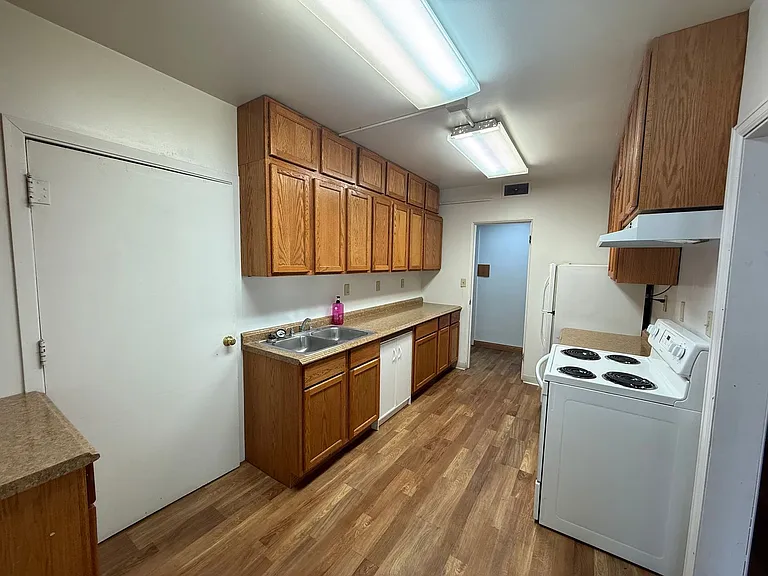 900 N St #B — Photo 8