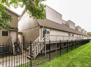 826 W Hillcrest Dr APT C, Dekalb, IL 60115