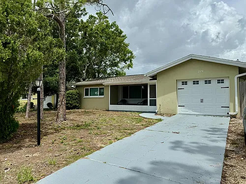 2074 Greenbriar Blvd Photo 1