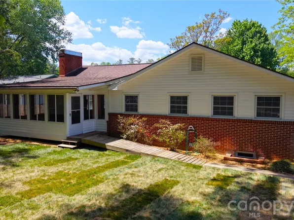 1627 Greenville Hwy, Hendersonville, NC 28792