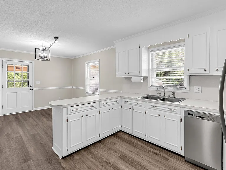 1354 Rogers Rd — Photo 29