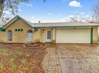 2821 Santa Monica Dr, Grand Prairie, TX 75052