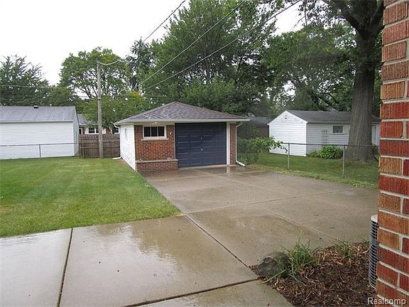5th image of 1785 Bowers St