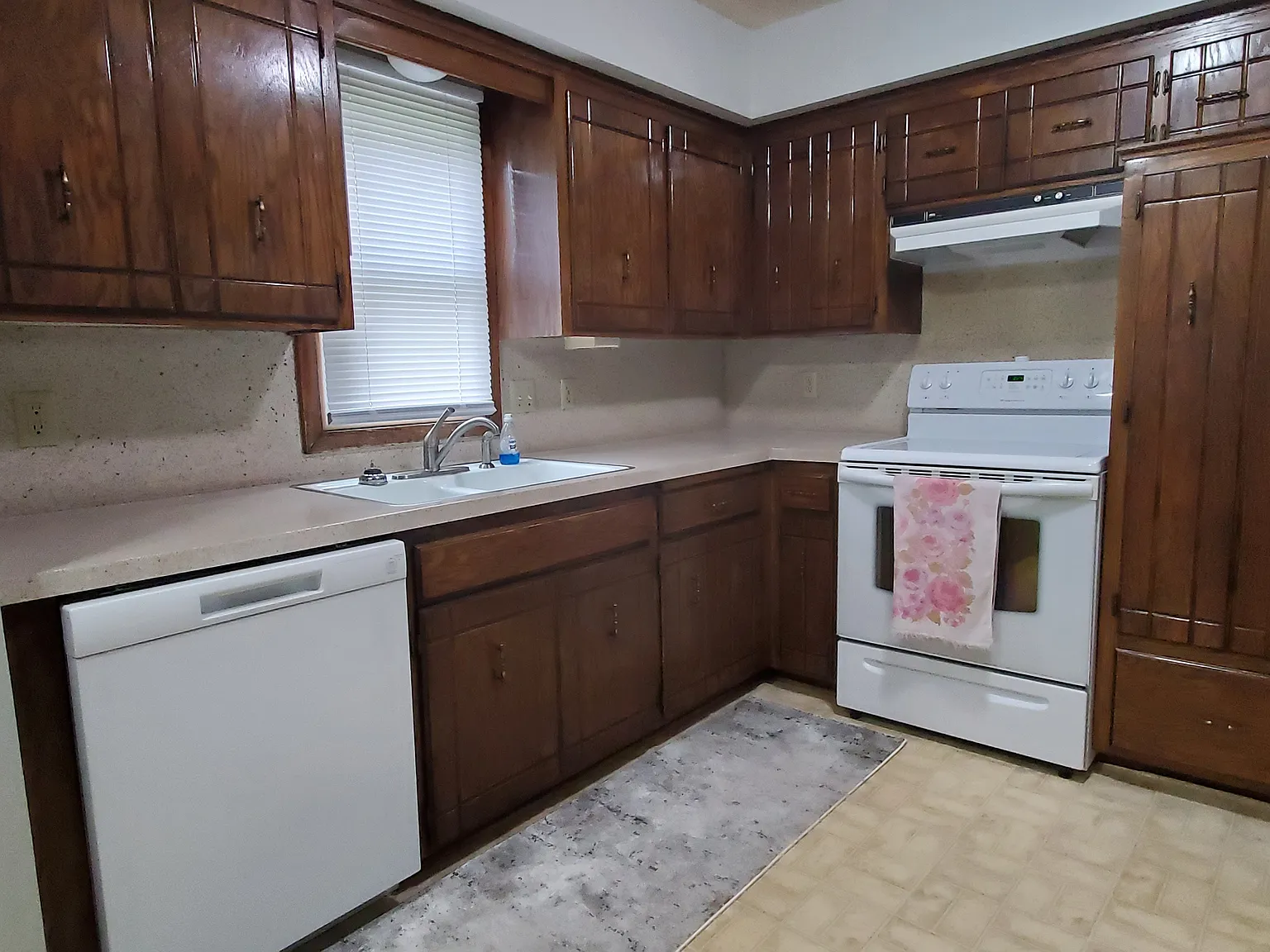 3 bed, 1612 sqft, $1,995 — Photo 3