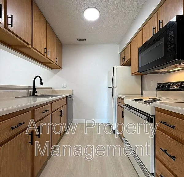 2334 N 44th St #19 — Photo 1