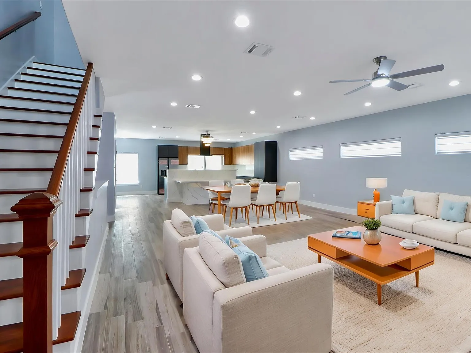 3 bed, 2.5 bath, 2692 sqft, $3,150 — Photo 3