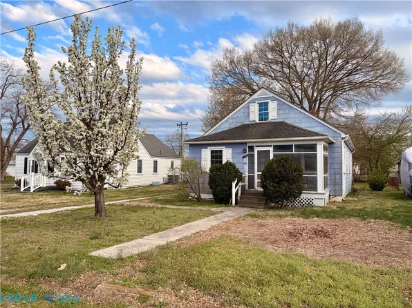 706 Deshields St, Tappahannock, VA 22560