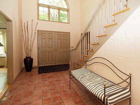 Bright, 2 Story Foyer