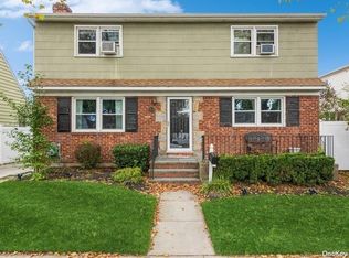 821 Jerusalem Ave, Merrick, NY 11566