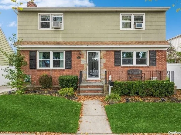 821 Jerusalem Avenue, Merrick, NY 11566