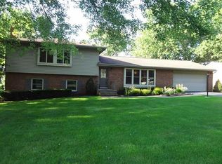 2563 Blossom Ln, New Castle, PA