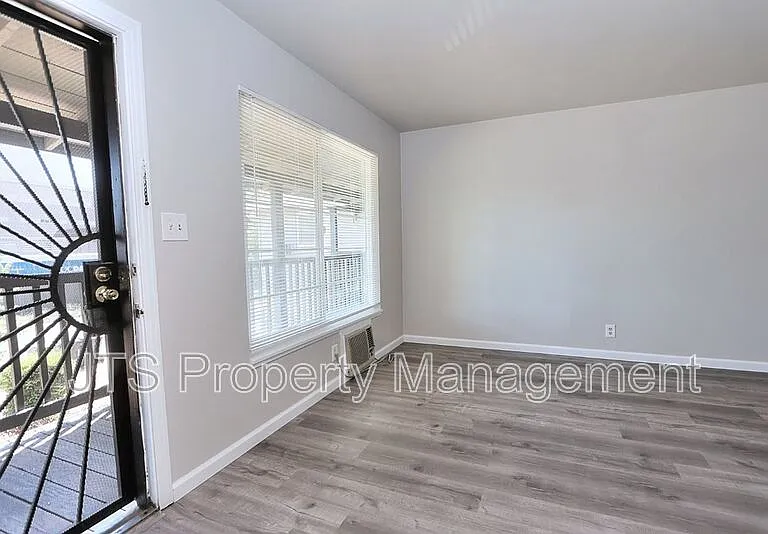 4439 V St #5 — Photo 32